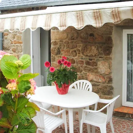 Feriehus In Beautiful Breton Estate, Lanmodez